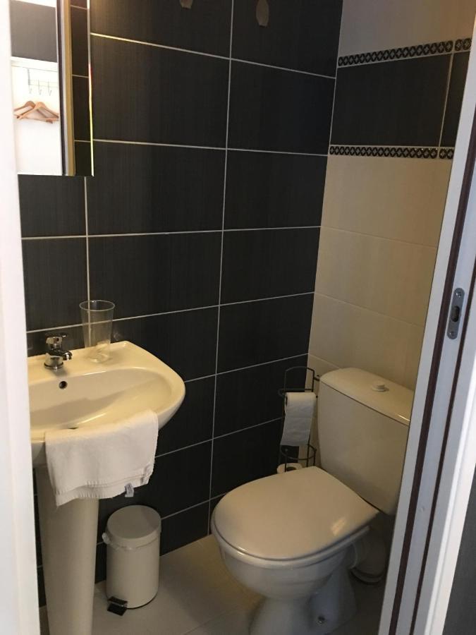 Le Grillon Hotell Pontorson Exteriör bild