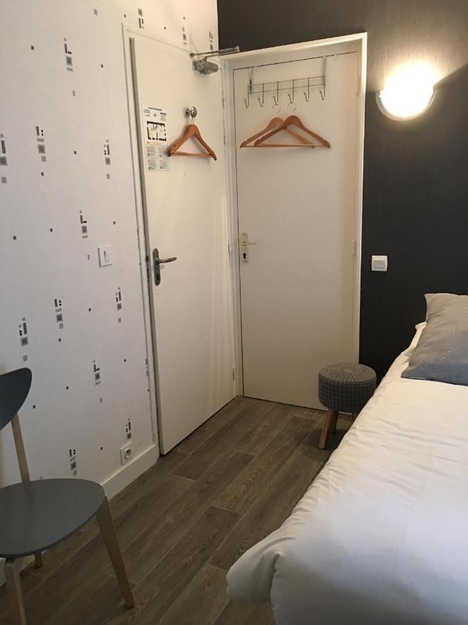Le Grillon Hotell Pontorson Exteriör bild