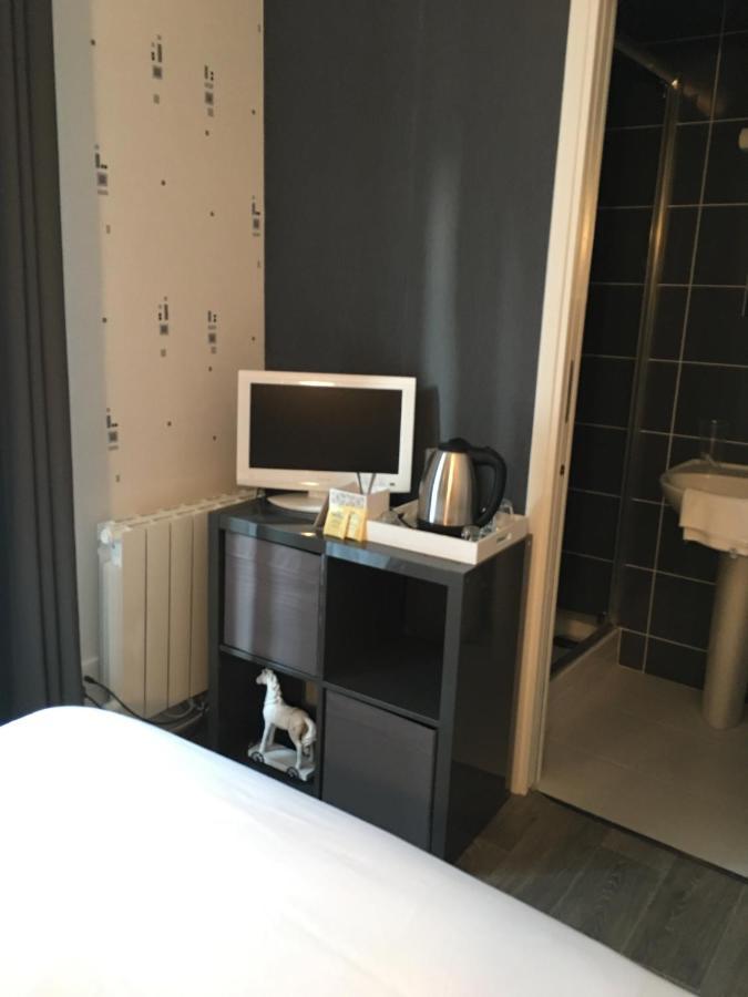 Le Grillon Hotell Pontorson Exteriör bild