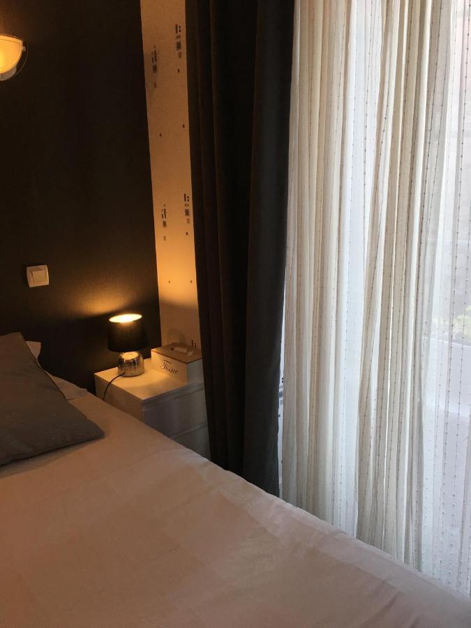 Le Grillon Hotell Pontorson Exteriör bild