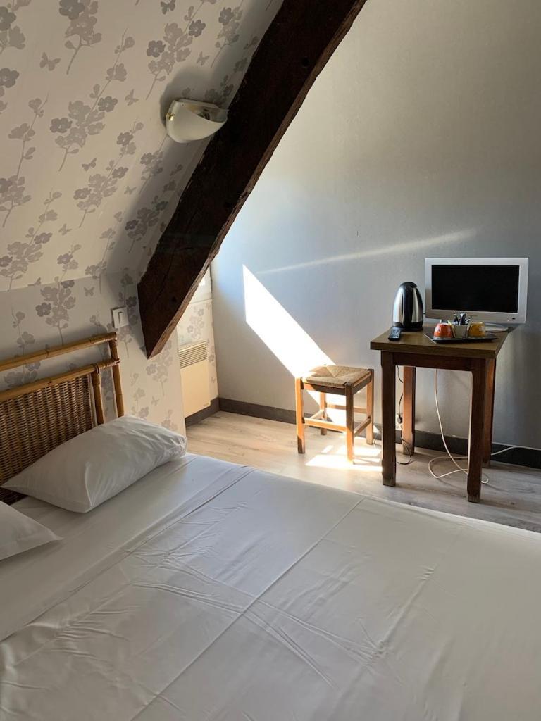 Le Grillon Hotell Pontorson Exteriör bild